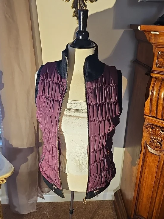 Sleeveless Quilted Vest - Wine - Picture 8 of 16